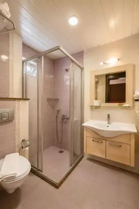 Standart Oda, Deniz veya Kara Manzaralı, Balkonlu