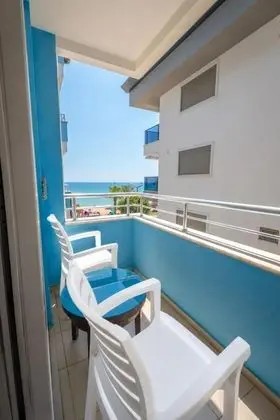 Standart Oda, Deniz veya Kara Manzaralı, Balkonlu