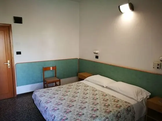 Tek Büyük veya İki Ayrı Yataklı Oda, Balkon, Bahçe Manzaralı
