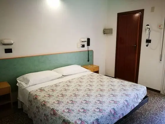 Tek Büyük veya İki Ayrı Yataklı Oda, Balkon, Bahçe Manzaralı