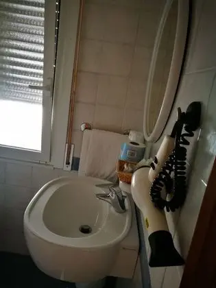 Tek Büyük veya İki Ayrı Yataklı Oda, Balkon, Kısmi Deniz Manzaralı