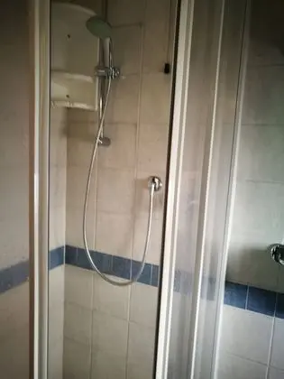 Tek Büyük veya İki Ayrı Yataklı Oda, Balkon, Kısmi Deniz Manzaralı