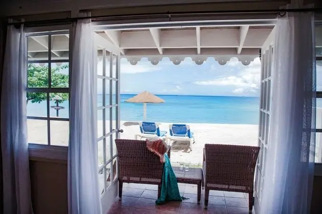 Beachfront Bungalow (2 Single Beds)
