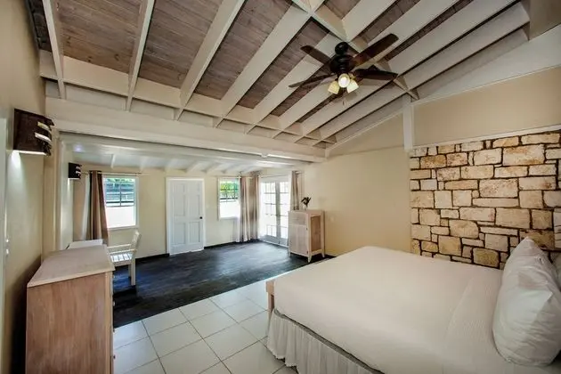 Beachfront Bungalow (2 Single Beds)