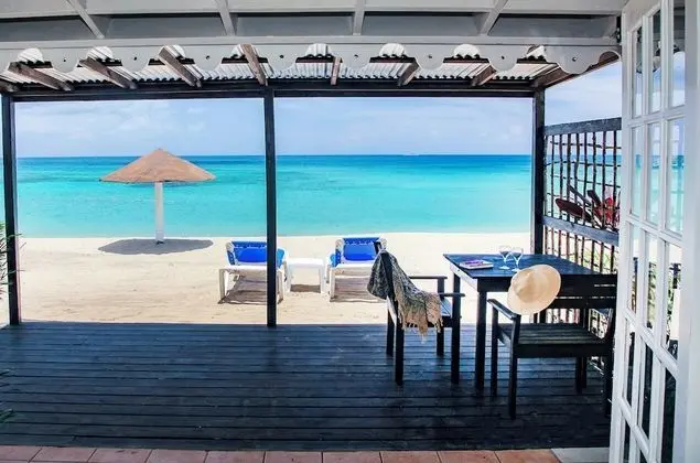 Beachfront Bungalow (2 Single Beds)