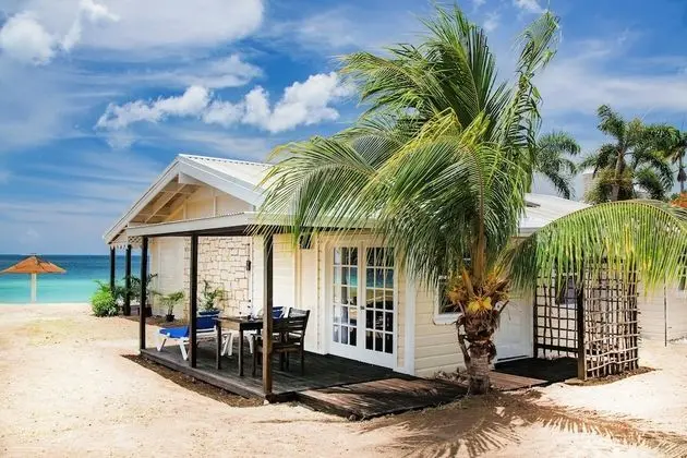 Beachfront Bungalow (2 Single Beds)