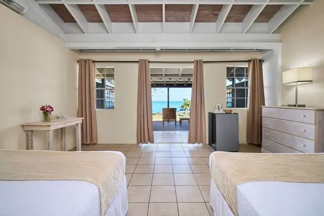 Beachfront Bungalow (2 Single Beds)