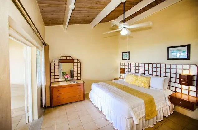 Garden View Bungalow(1 King Bed)