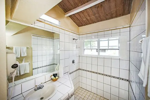 Garden View Bungalow(1 King Bed)