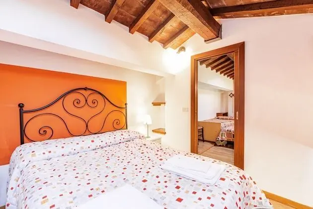 Family Apart Daire, Birden Çok Yatak, Bahçeli (Hawthorn apt with shared pool family)