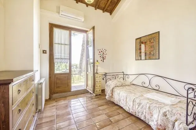 Family Apart Daire, Birden Çok Yatak, Bahçeli (Hawthorn apt with shared pool family)