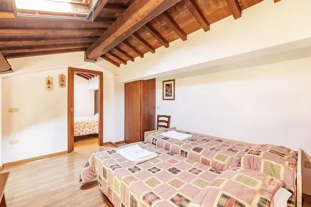 Family Apart Daire, Birden Çok Yatak, Bahçeli (Hawthorn apt with shared pool family)