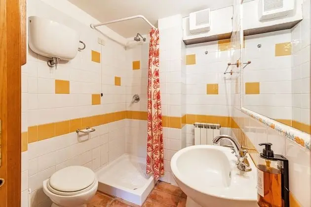 Family Apart Daire, Birden Çok Yatak, Bahçeli (Hawthorn apt with shared pool family)