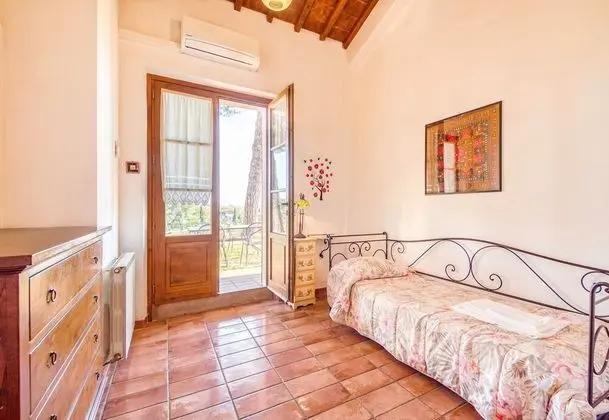 Family Apart Daire, Birden Çok Yatak, Bahçeli (Hawthorn apt with shared pool family)