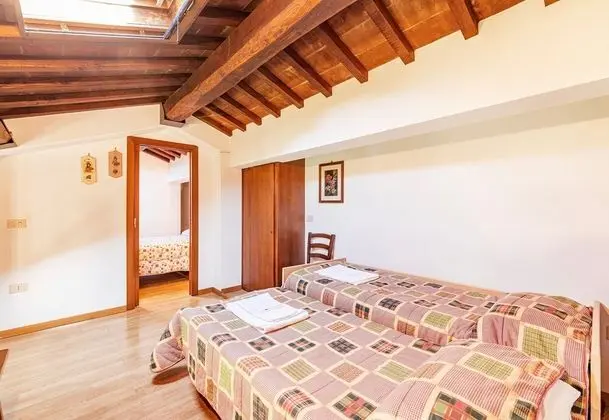 Family Apart Daire, Birden Çok Yatak, Bahçeli (Hawthorn apt with shared pool family)