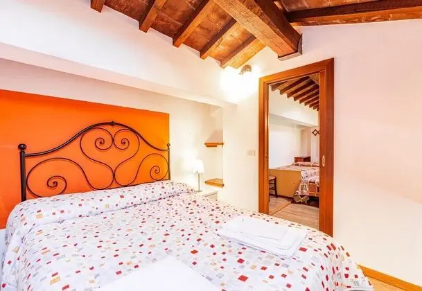 Family Apart Daire, Birden Çok Yatak, Bahçeli (Hawthorn apt with shared pool family)