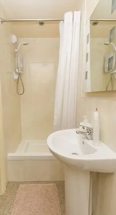 Tek Büyük Yataklı Oda, Sigara İçilmez, Buzdolabı