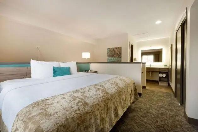 Multi-level Suite with Two King Beds & Sofa Bed, Non Smoking