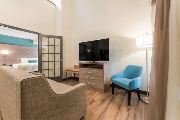 Multi-level Suite with Two King Beds & Sofa Bed, Non Smoking