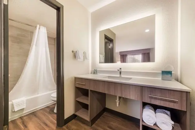Multi-level Suite with Two King Beds & Sofa Bed, Non Smoking
