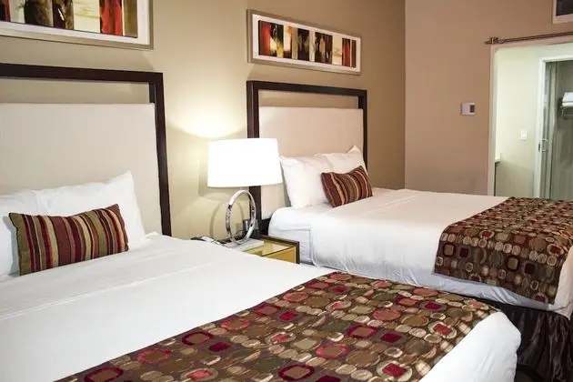 Süit, 2 Yatak Odası, Sigara İçilmez (1 King Bed and 2 Queen Beds)