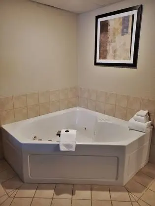 Oda, 1 En Büyük (King) Boy Yatak ve Çekyat, Sigara İçilmez, Sıcak Su Küveti (with Kitchenette)