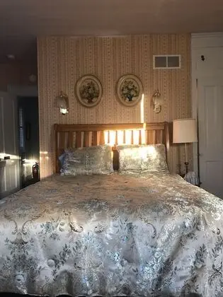 Cardinal Room