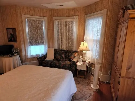 Cardinal Room