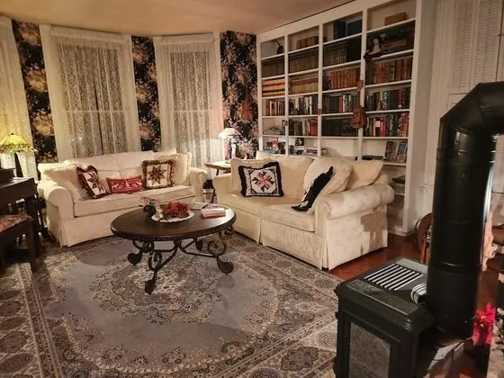Cardinal Room