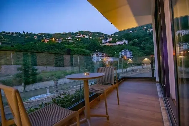 Deluxe Jakuzili Suite, Dere Manzaralı, Şömineli ve Jakuzili