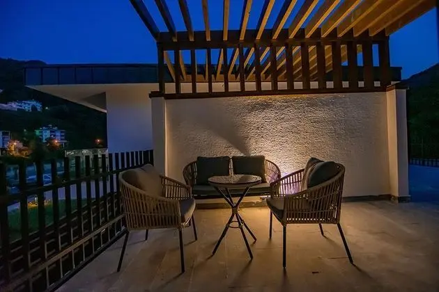 Deluxe Jakuzili Suite, Dere Manzaralı, Şömineli ve Jakuzili