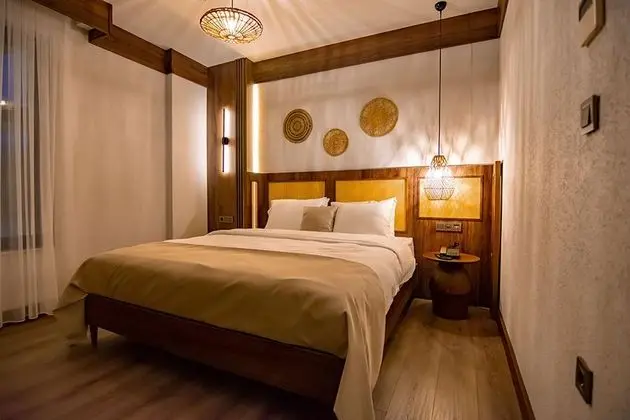 Deluxe Jakuzili Suite, Dere Manzaralı, Şömineli ve Jakuzili