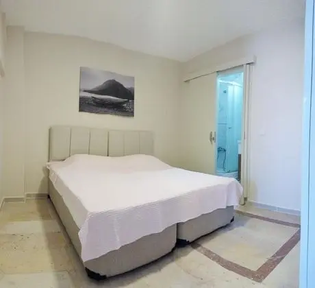 Aile Odası, Avlu Manzaralı