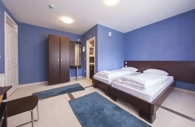 Tek Büyük veya İki Ayrı Yataklı Oda