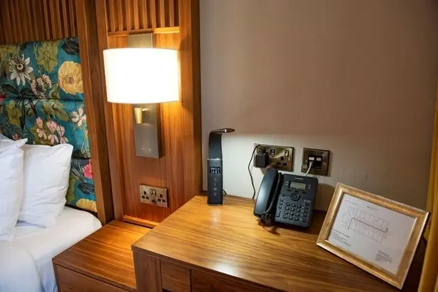 Deluxe Tek Büyük Yataklı Oda, Veranda, Bahçe Manzaralı