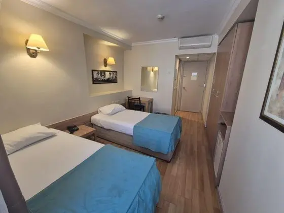 Çift Kişilik,Şehir Manzaralı