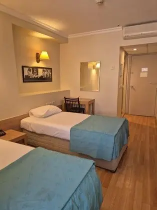 Çift Kişilik,Şehir Manzaralı