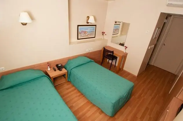 Çift Kişilik,Şehir Manzaralı