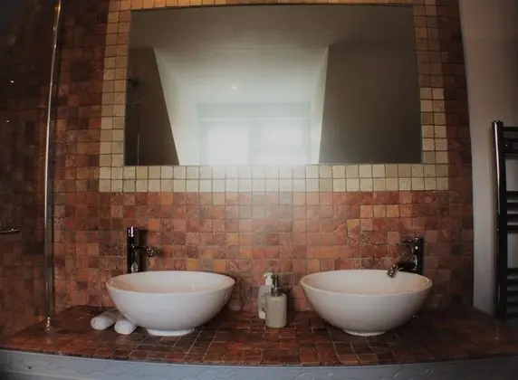 Premium Tek Büyük Yataklı Oda (The Abbey view suite)