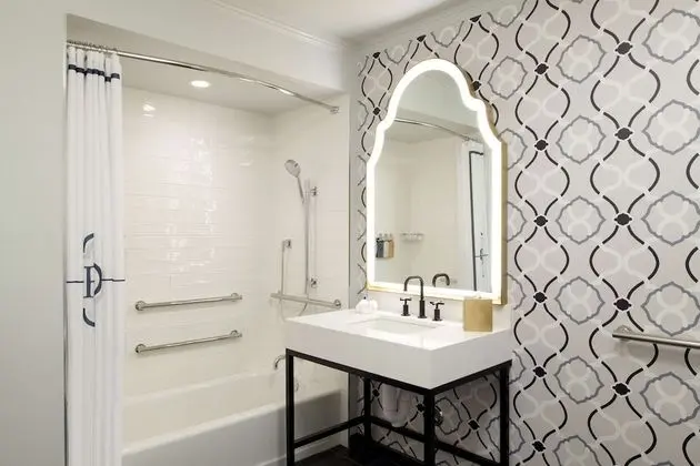 Oda, 2 Büyük (Queen) Boy Yatak, Engellilere Uygun (3x3 Shower)