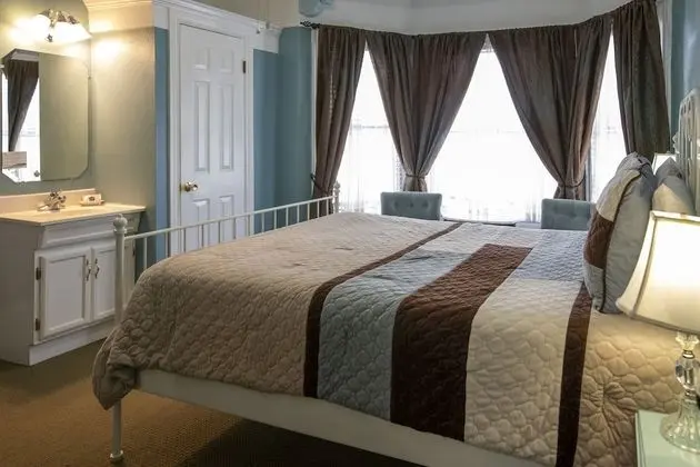Tek Büyük Yataklı Oda, Ortak Banyo