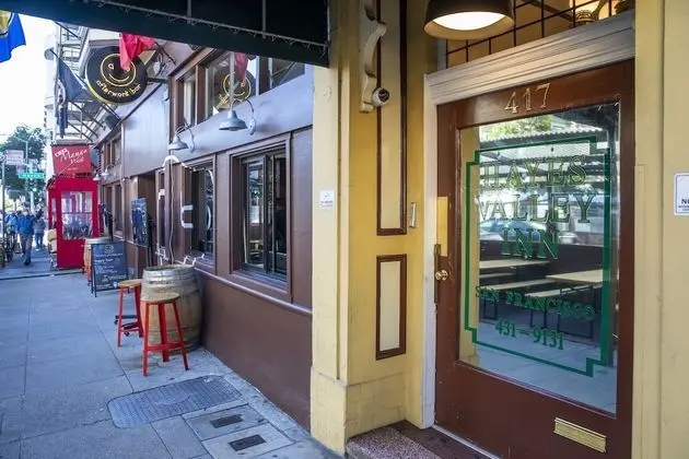 Tek Büyük Yataklı Oda, Ortak Banyo, Şehir Manzaralı