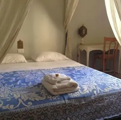 Tek Büyük Yataklı Oda, Ortak Banyo