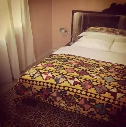 Tek Büyük Yataklı Oda, Ortak Banyo