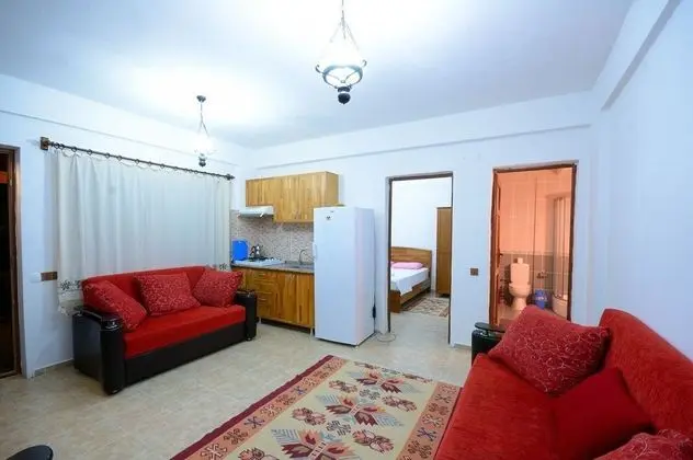 Taş Ev, Bahçe Manzaralı