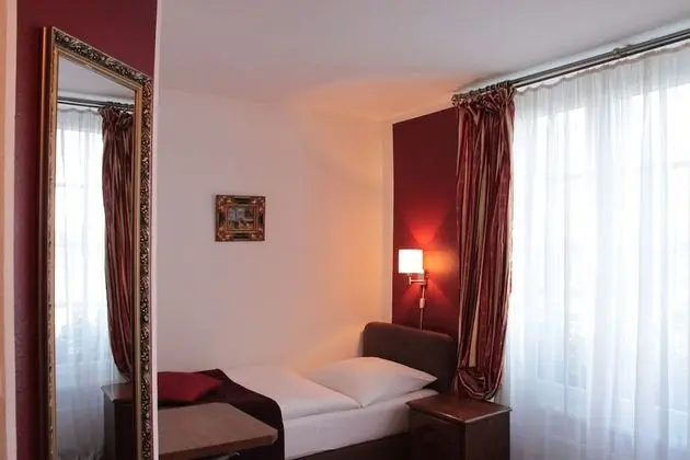 Tek Büyük Yataklı Oda