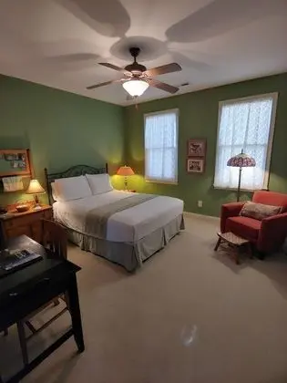 Standard Üç Kişilik Oda, Banyolu/Duşlu (Green room)