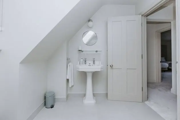 Ev