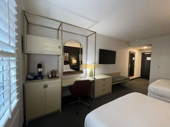 Oda, 2 Büyük (Queen) Boy Yatak