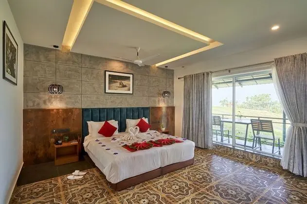 Honeymoon Cottage with Jacuzzi
